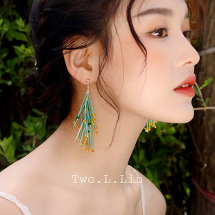 圣誕流蘇耳環女綠色小眾設計夸張圣誕樹手工串珠耳夾 Two.L.Liu