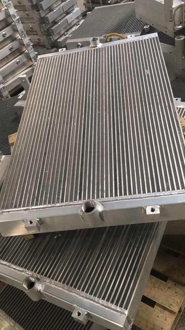 广东汉德螺杆散热器冷却器