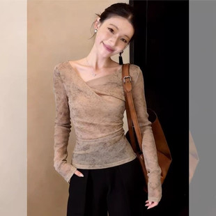 打底衫 上衣卡其色T恤女内搭收腰修身 轻熟小众不撞款 早春2026新款