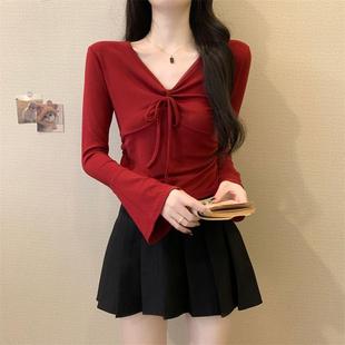 法式温柔长袖T恤气质时尚别致V领打底衫喇叭袖设计感内搭女上衣