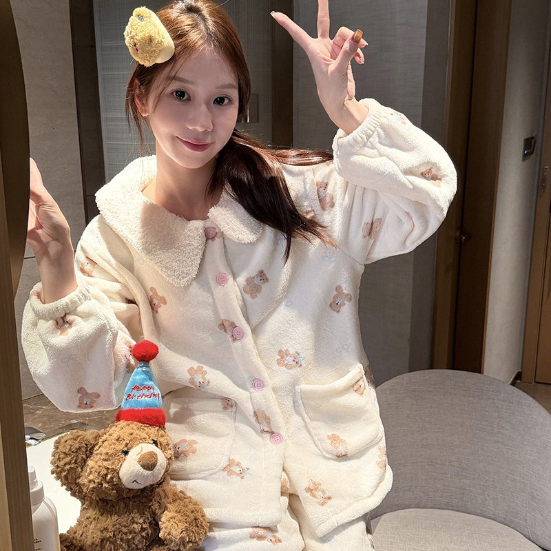 侘町2025秋冬新款娃娃领快乐小熊法兰绒宽松加厚可外穿休闲家居服