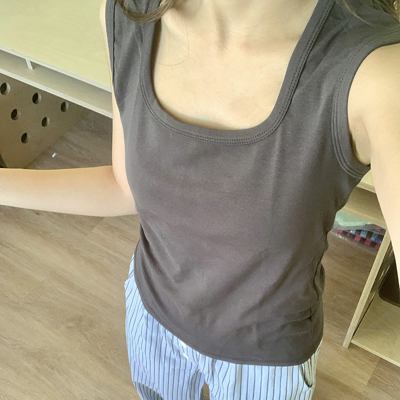 侘町2025年新款夏季纯色背心吊带方领简约女舒适修身内搭打底上衣