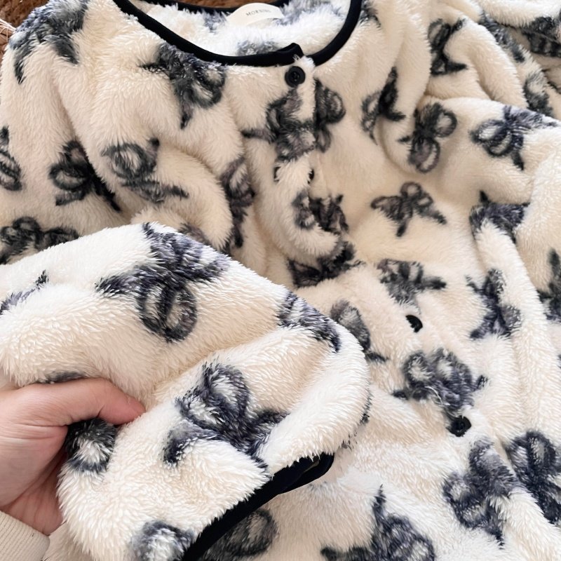 侘町睡衣女款2025新款珊瑚绒冬季保暖黑灰蝴蝶休闲套装圆领家居服