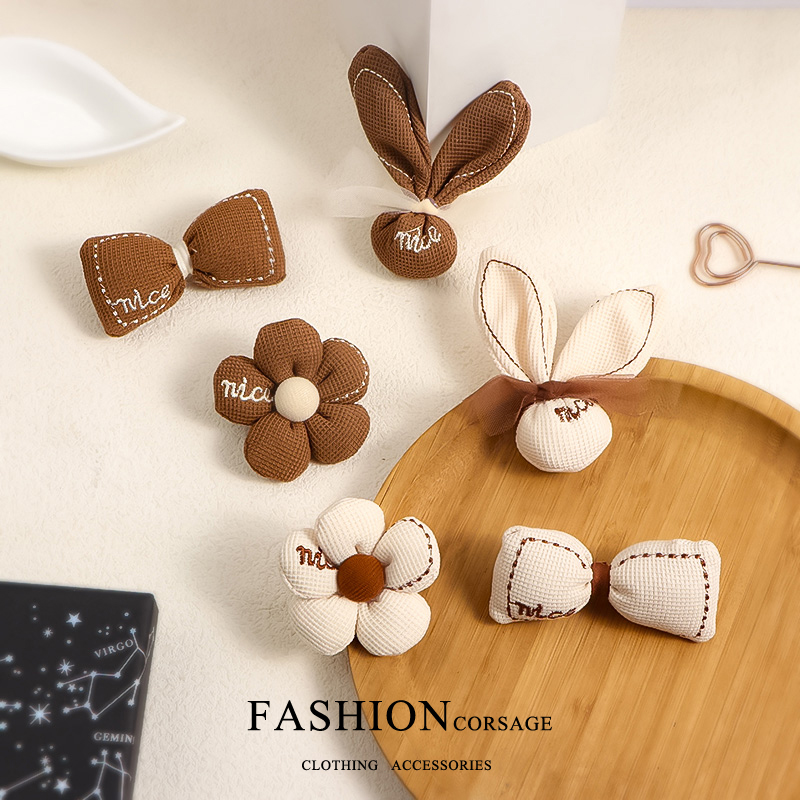 新款奶咖色布艺胸针花朵糖果别针女生衣服配饰秋冬毛衣大衣装饰品