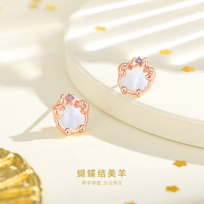 原创纯银蝴蝶结美羊白贝母耳钉女小众生肖羊耳环本命年精致耳饰品