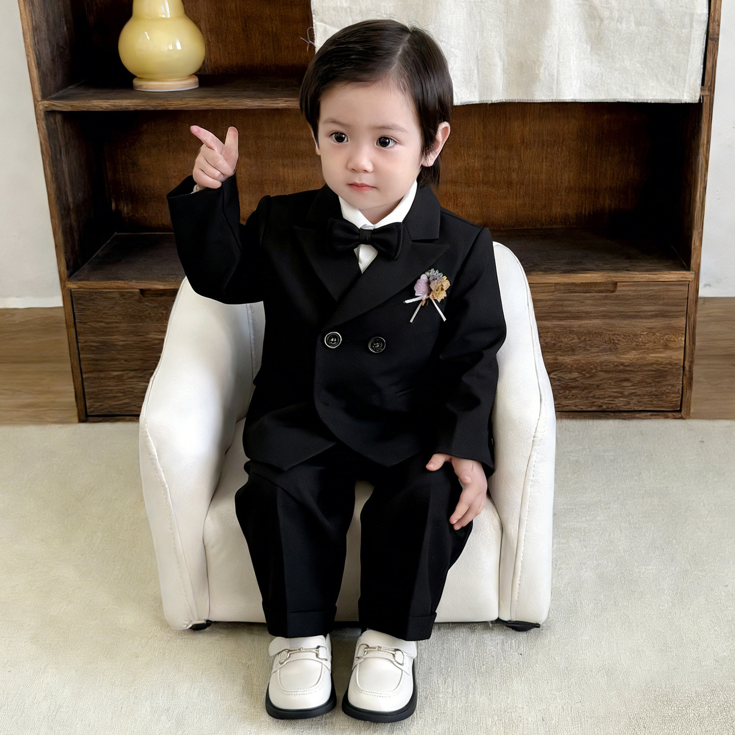 高级感男童花童礼服时髦男宝周岁生日西服2026新款洋气宝宝小西装