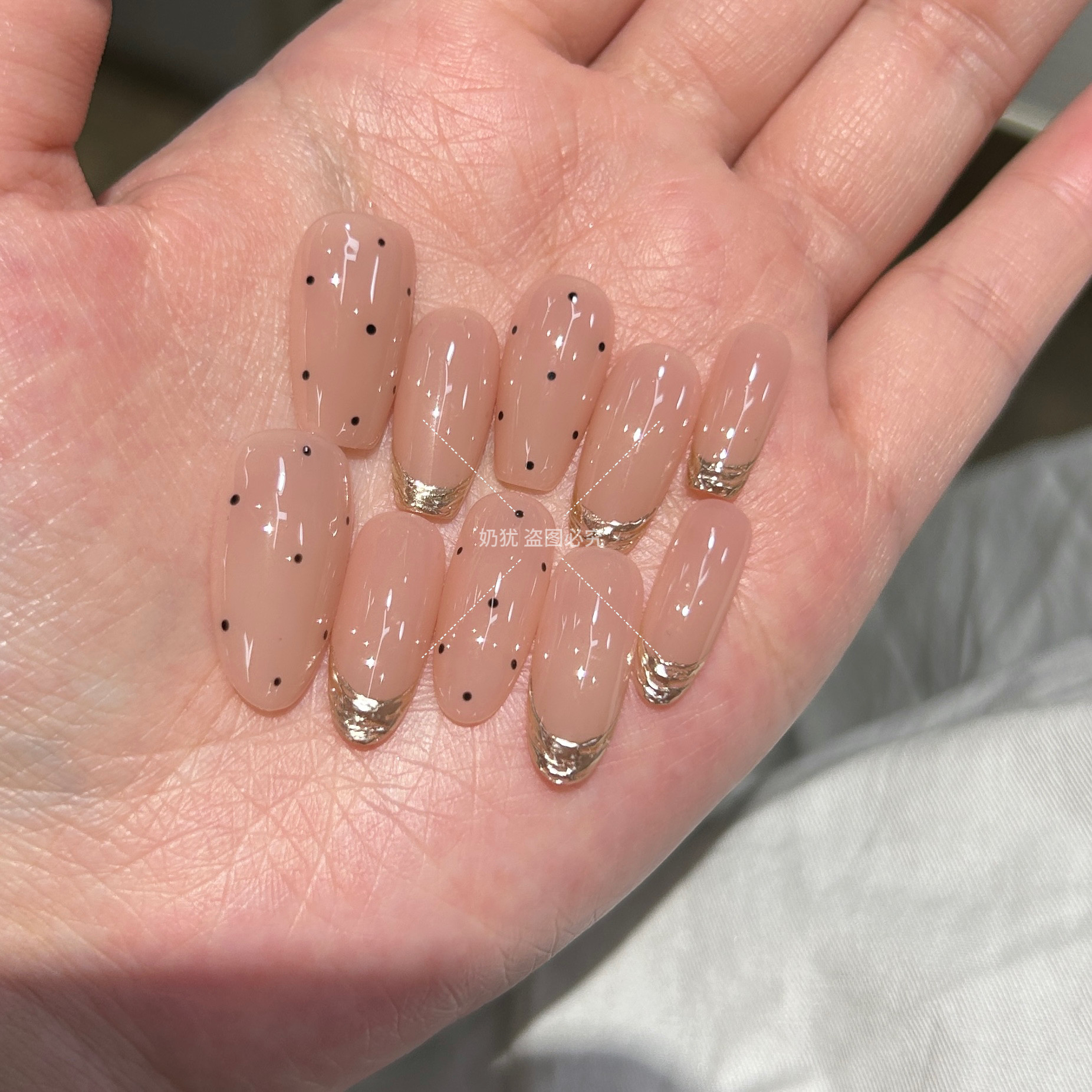 碎金啵啵法式手工波点穿戴甲
