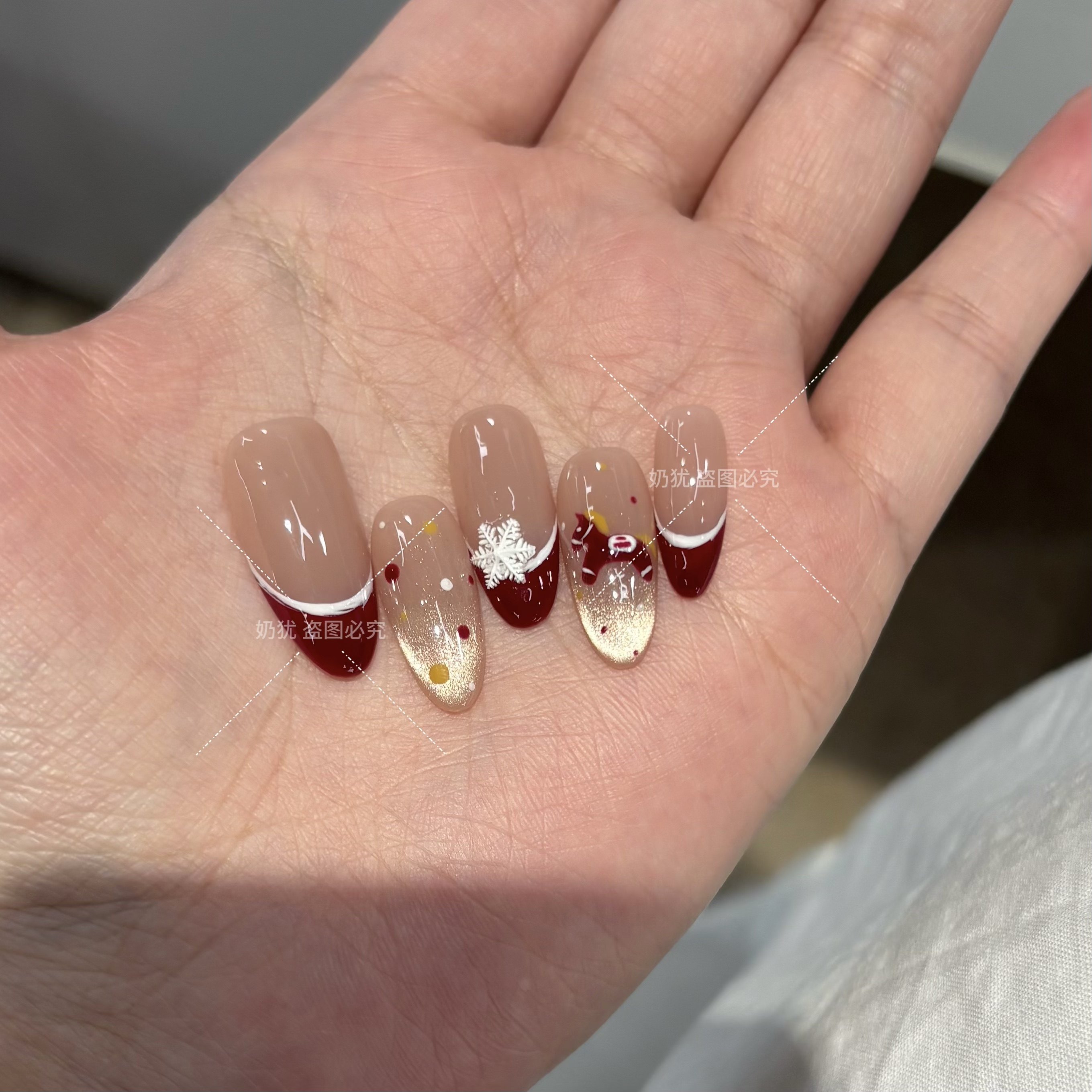 【雪霁驹行】2026新年手绘小马驹酒红法式纯手工穿戴甲氛围感美甲,彩妆/香水/美妆工具,穿戴甲/甲片,淘宝优惠券,粉丝福利购,淘宝优惠卷
