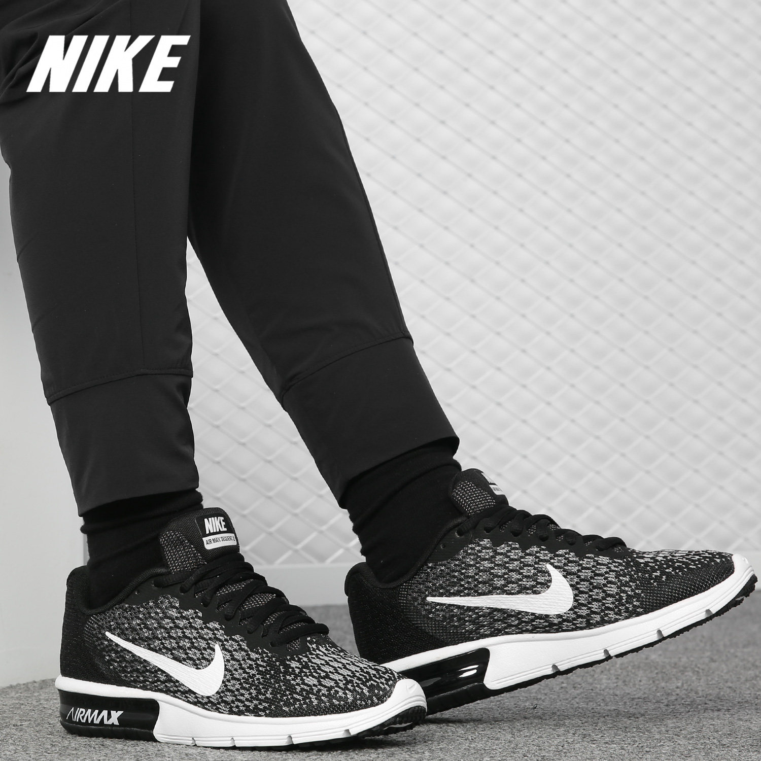 Nike/耐克正品 气垫运动 休闲鞋女子网面 轻便黑白跑步鞋 852465