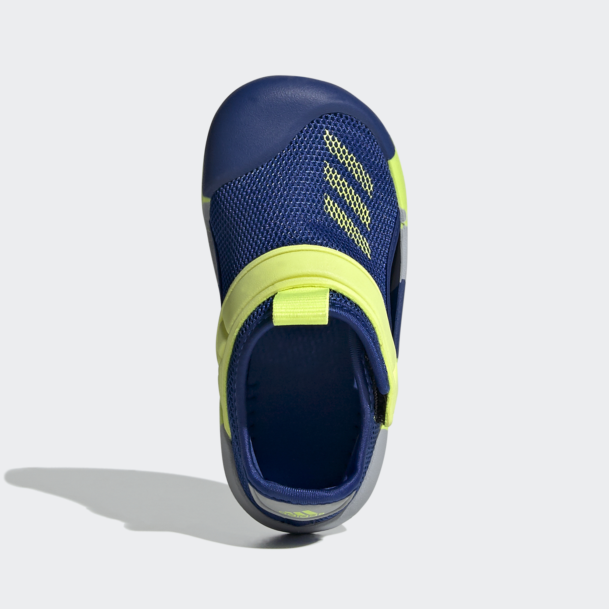 阿迪达斯儿童镂空包头运动休闲鞋