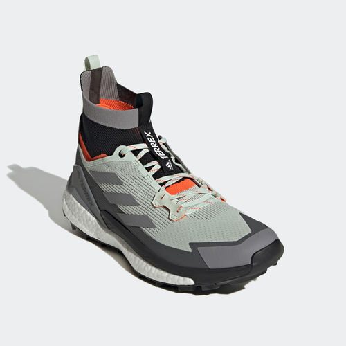 阿迪达斯徒步鞋Adidas