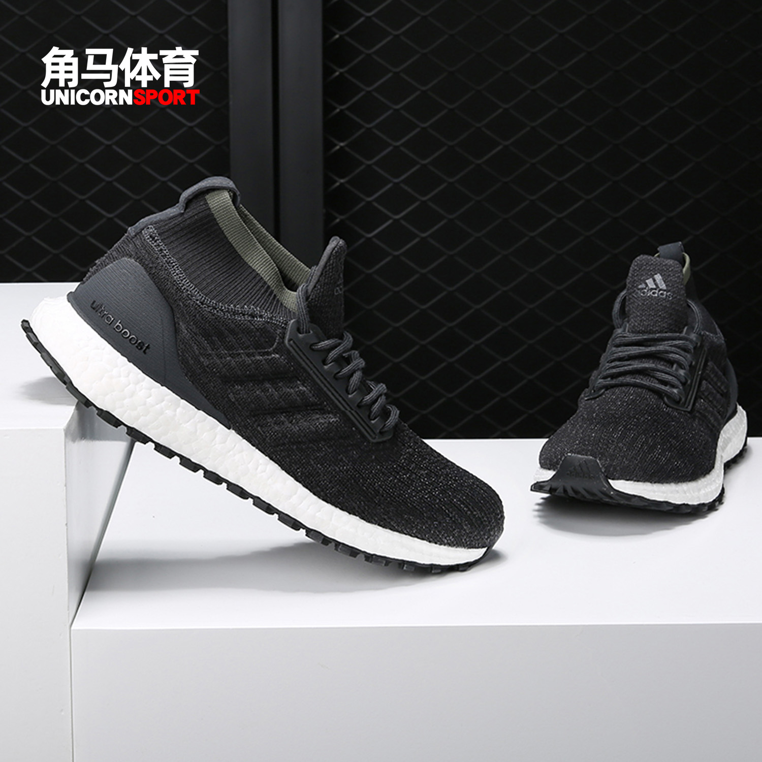 阿迪达斯BOOST缓震男子跑步鞋