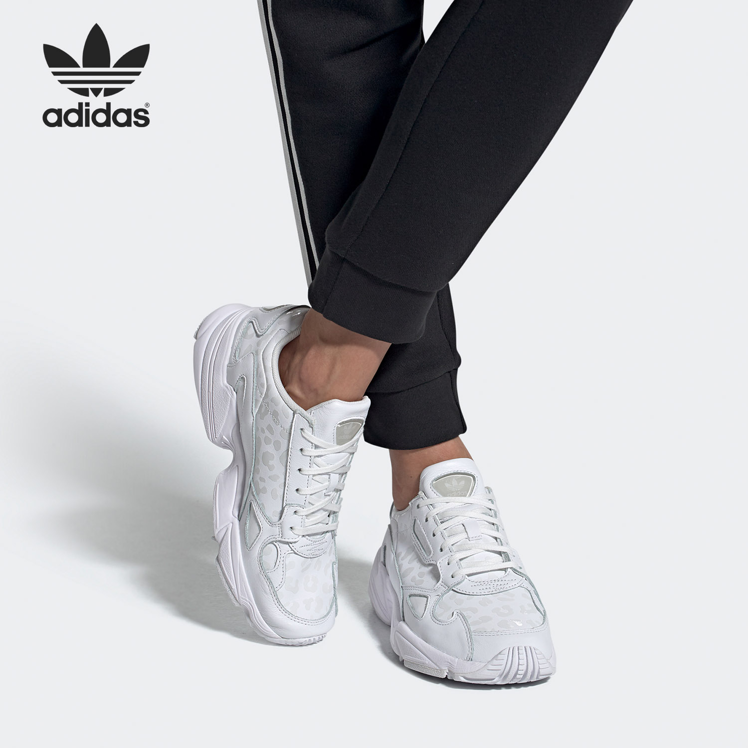 三叶草女子经典休闲鞋