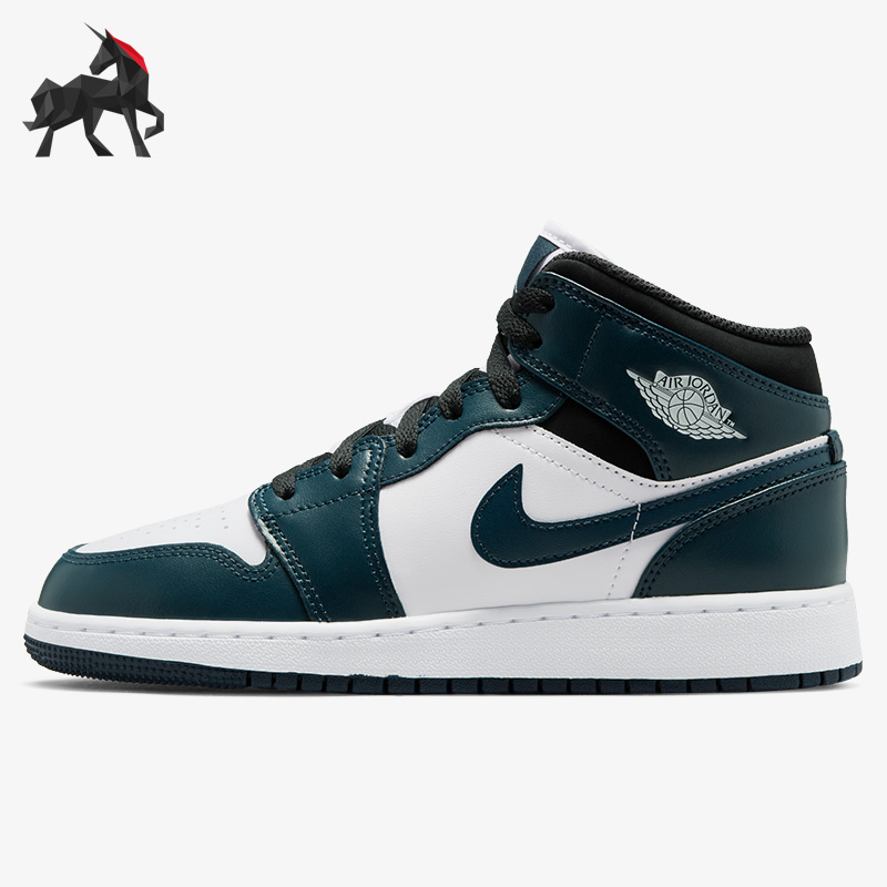 耐克春季高帮休闲风童鞋