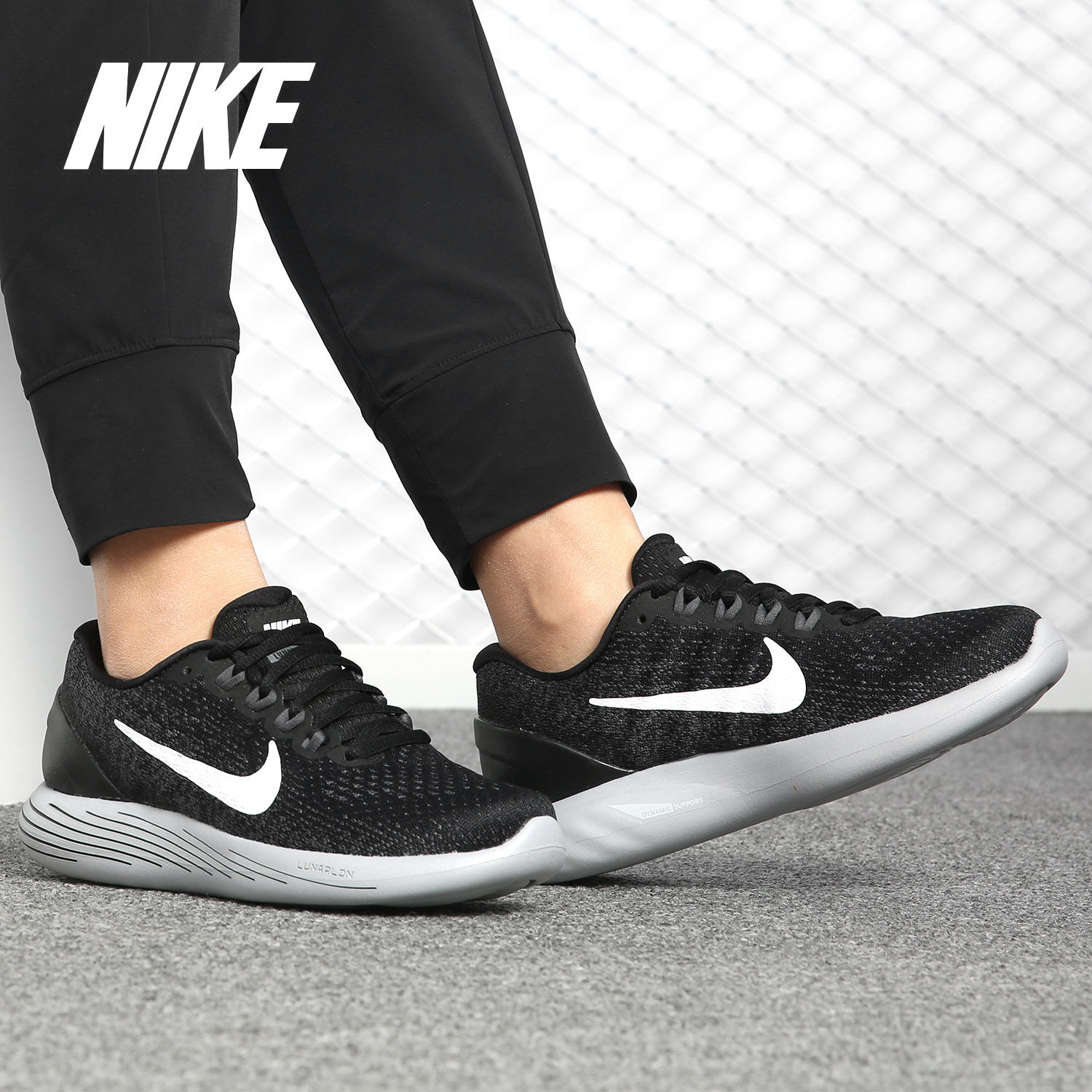 耐克登月女低帮缓震运动跑步鞋