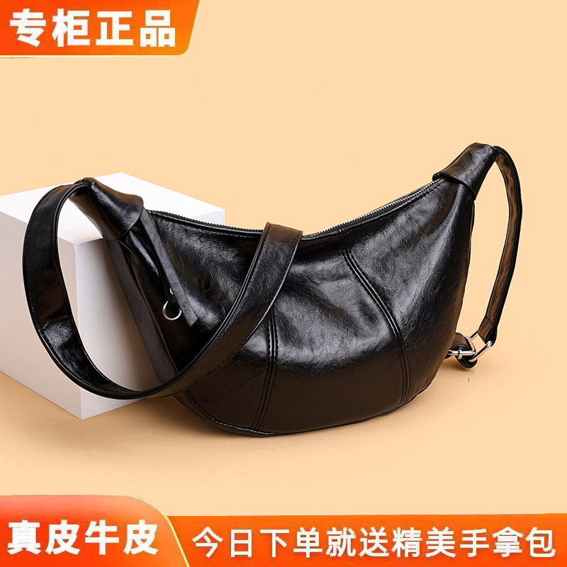 雅格莱诗真皮通勤饺子斜挎包
