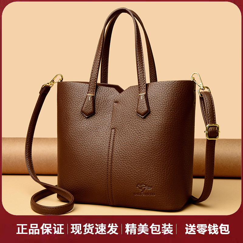 专柜正品真皮女包2025新款时尚百搭大容量软皮水桶包女中年妈妈包