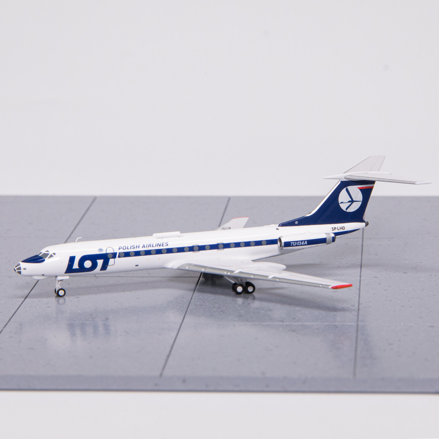 PANDAMODEL图134TU-134A合金