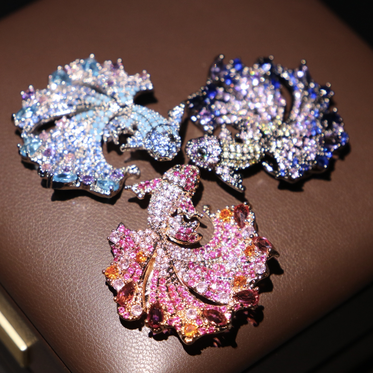 磁吸胸针春夏新款珠宝款锦鲤磁吸胸针