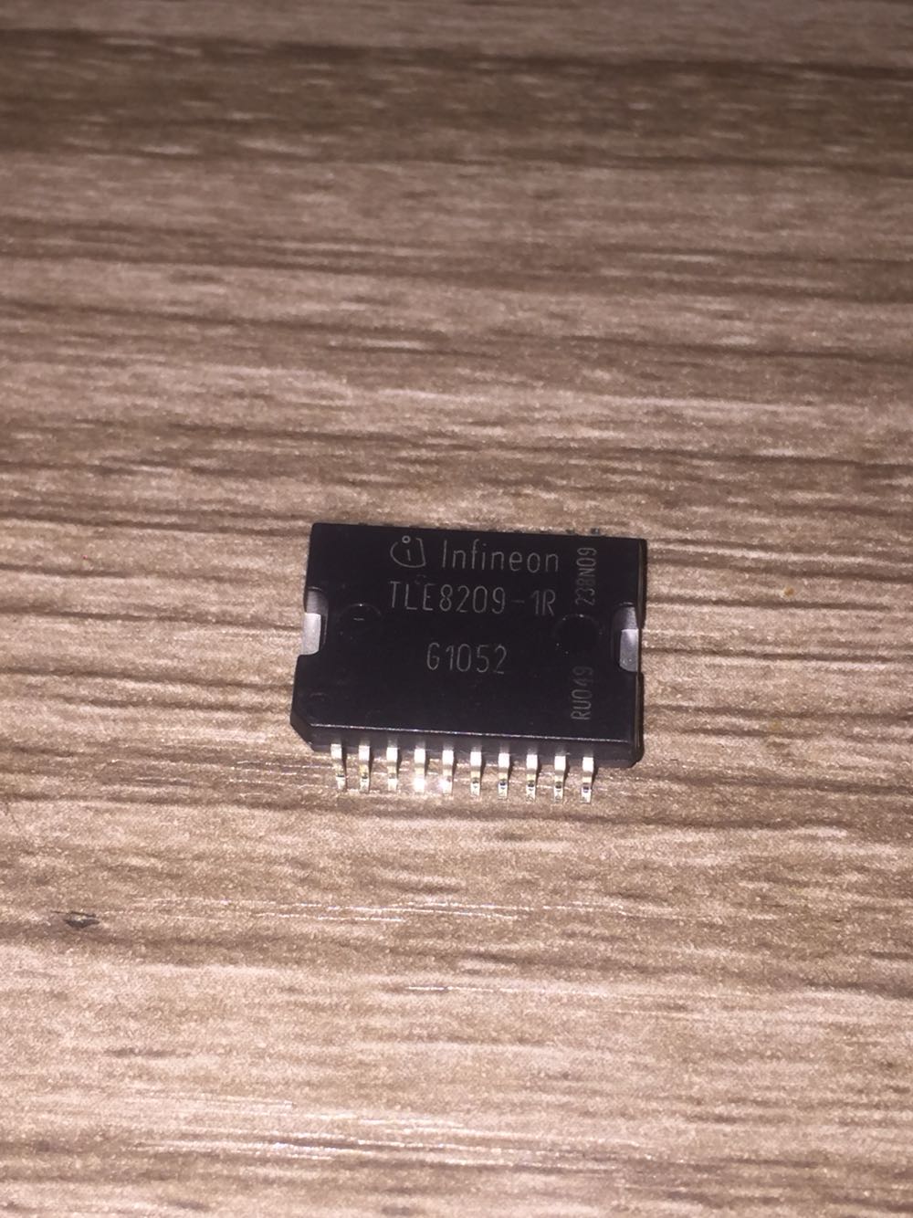 TLE8209 TLE8209-1R原装全新 tle8209-1e.SOP20 芯片