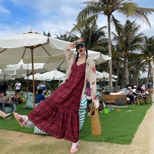 古祖祖 原创复古暗红色格纹吊带连衣裙女夏季鱼尾裙摆显瘦长裙