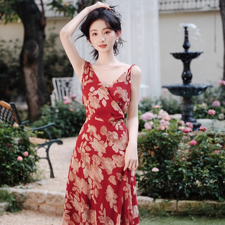 蝴蝶结系带不规则碎花吊带裙