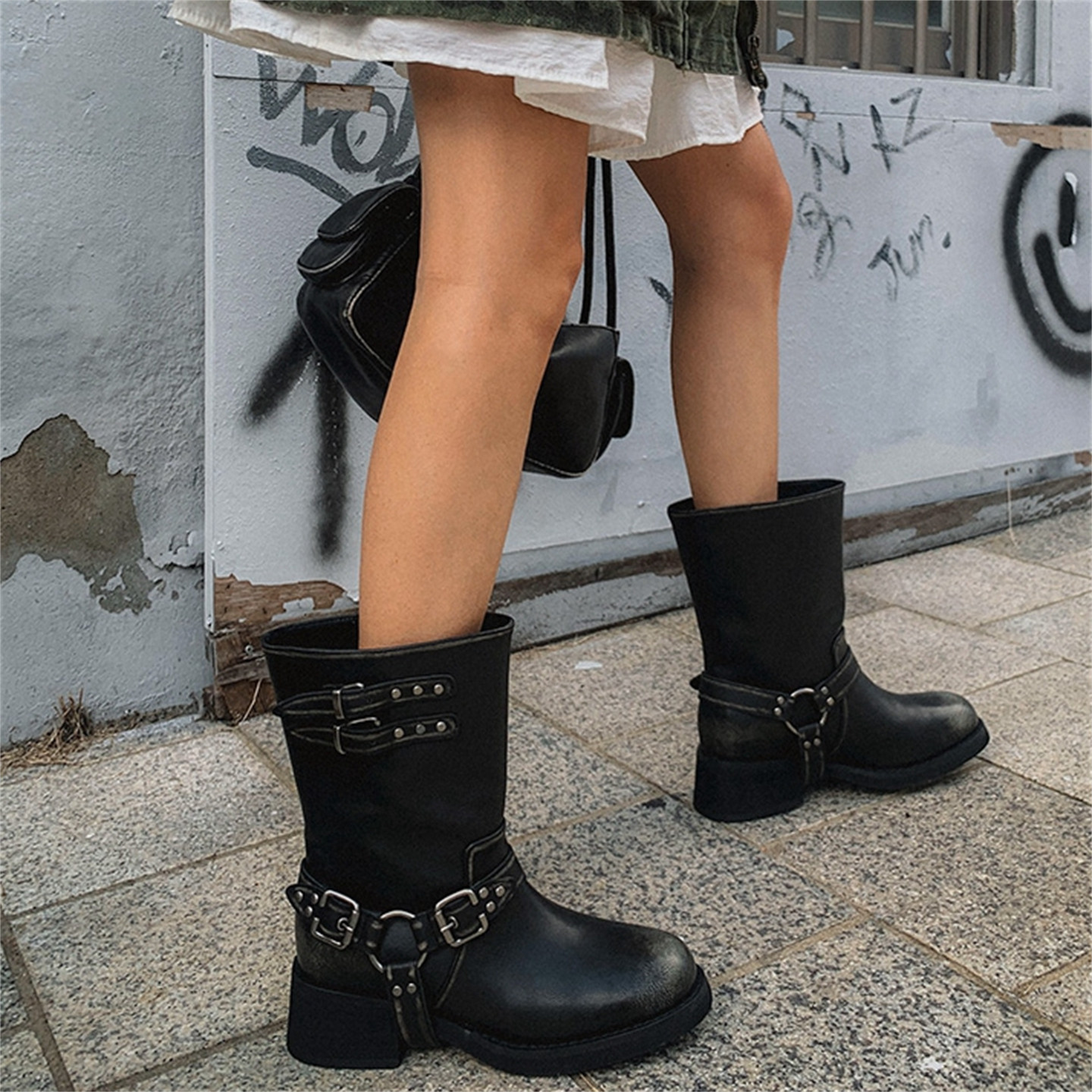 饰与美韩国东大门秋冬新款圆头粗跟铆钉皮带扣饰时尚做旧套筒短靴