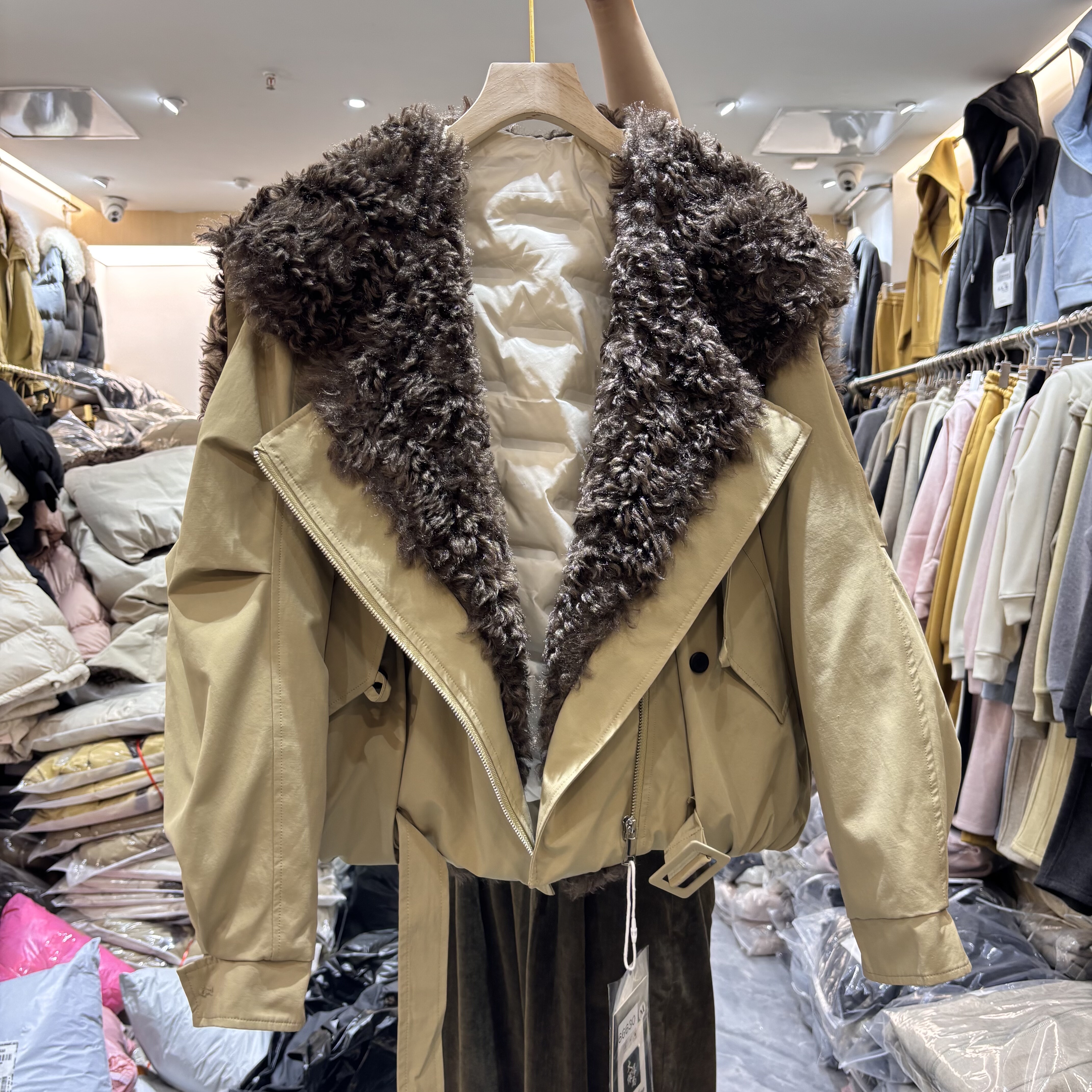 欧版2025冬短款环保皮草大翻领白鸭绒外套女休闲慵懒风羽绒派克服