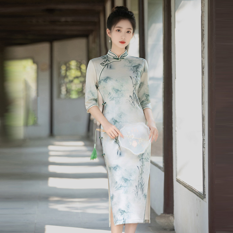 新中式旗袍年轻款改良国风少女日常宴会素雅山水画高端礼服连衣裙