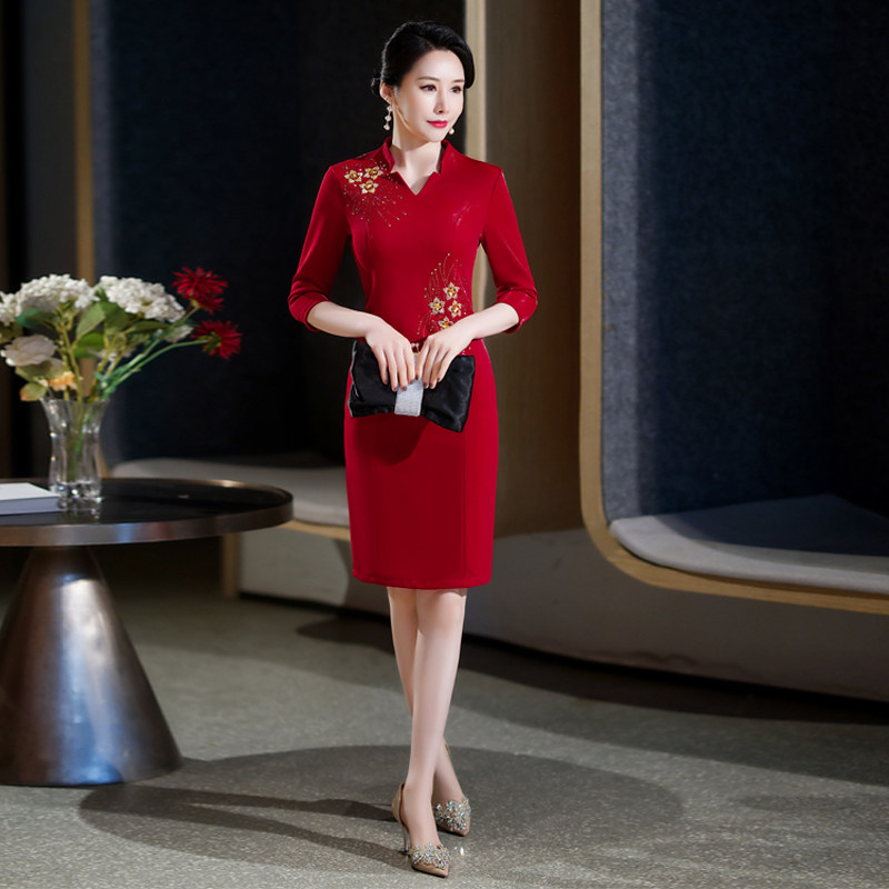 V领短款珠绣旗袍婚宴礼服