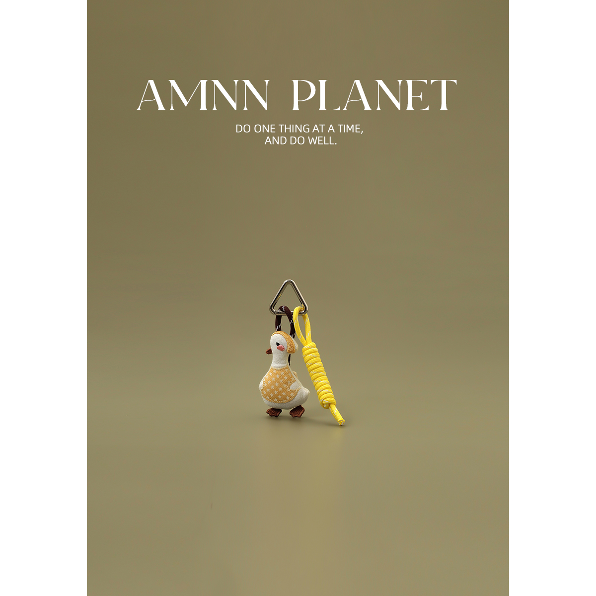 AMNN 可爱鸭手工编织挂件包包挂饰创意小众时尚布艺车钥匙扣挂件