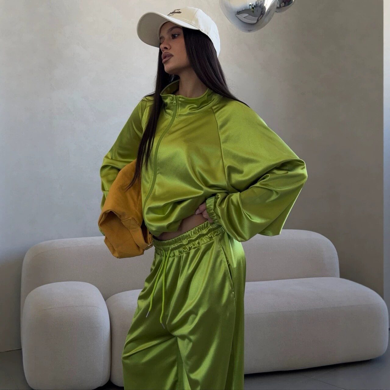 外贸新款女装春秋缎面运动套装女宽松oversize短款上衣欧美风长裤