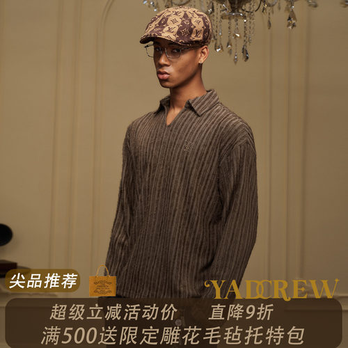 YADcrew柔软肌理老钱植绒翻领长袖T恤宽松型半开襟春季咖色男装