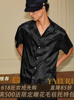 YADcrew蟒蛇暗纹仿丝绸柔软肌理感垂感轻奢风衬衫宽松夏翻领短袖