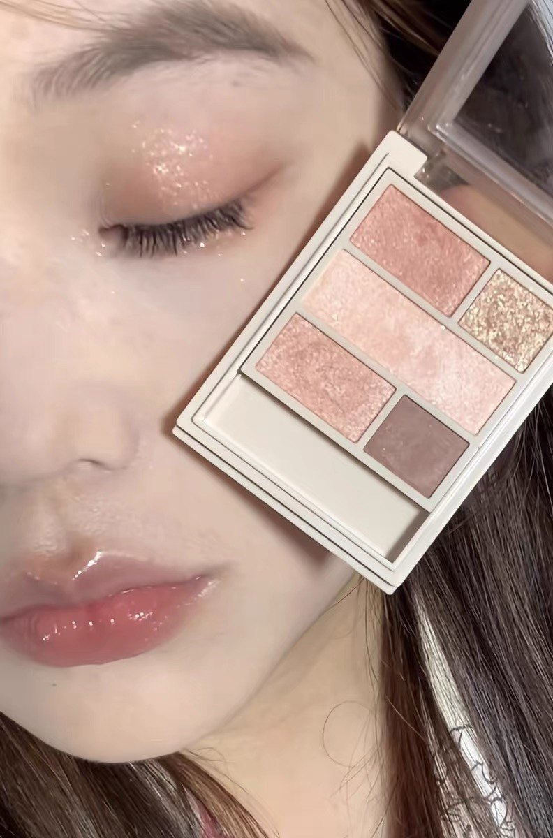 现货！日本VISEE高丝 新品五色眼影盘 OR-4 夏日水蜜桃  清透细闪