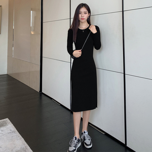 法式赫本风连衣裙长袖黑色打底裙女春秋新款修身显瘦开叉小黑裙冬