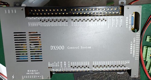 双色注塑机金方宇鱼耳机双色机DX900电脑