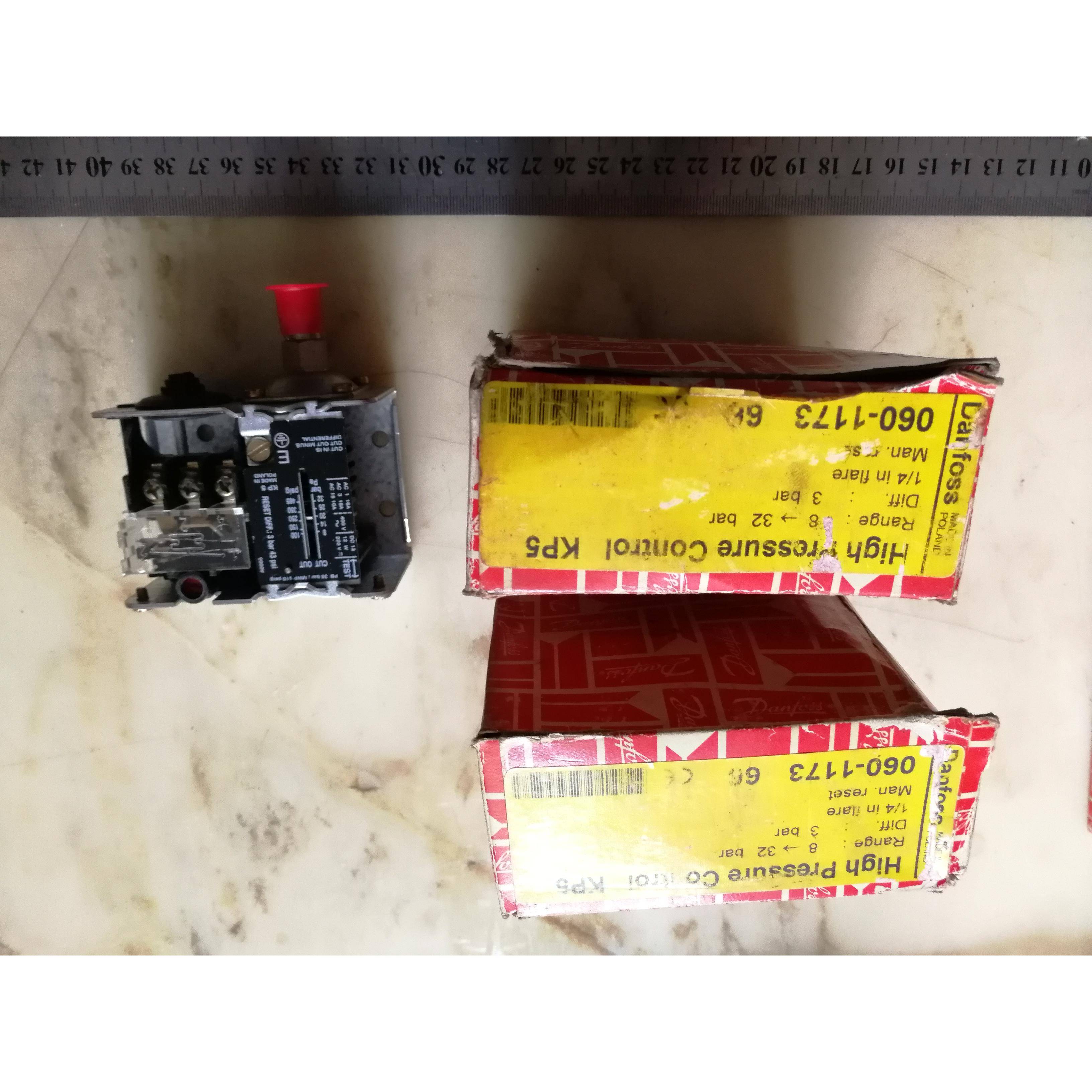 DANFOSS压力控制器（高压） KP 5 060117366 外壳已破损
