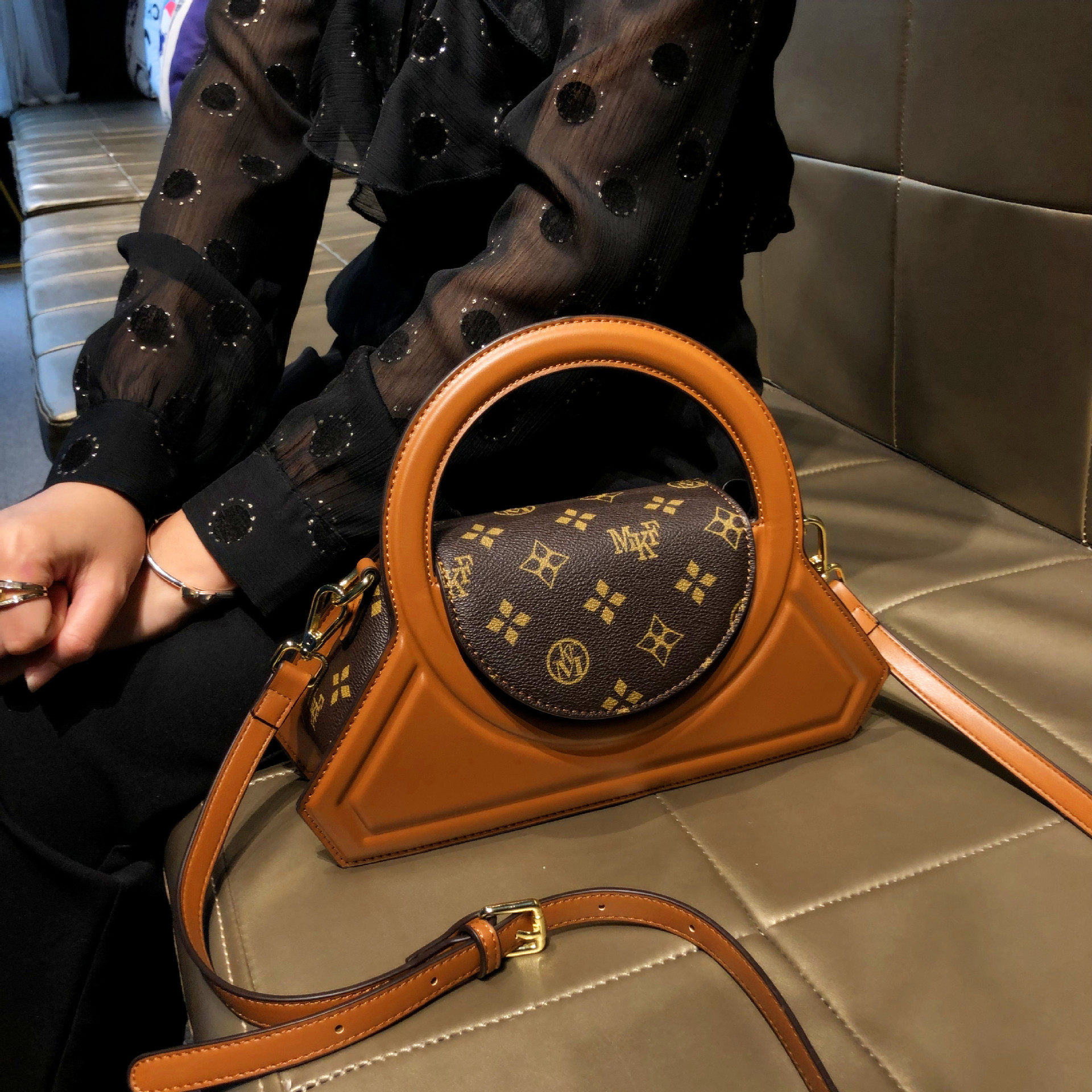 广州真皮包包女款高级复古手提包2025新款时尚真皮单肩斜挎小方包,箱包皮具/热销女包/男包,小方包,淘宝优惠券,粉丝福利购,淘宝优惠卷