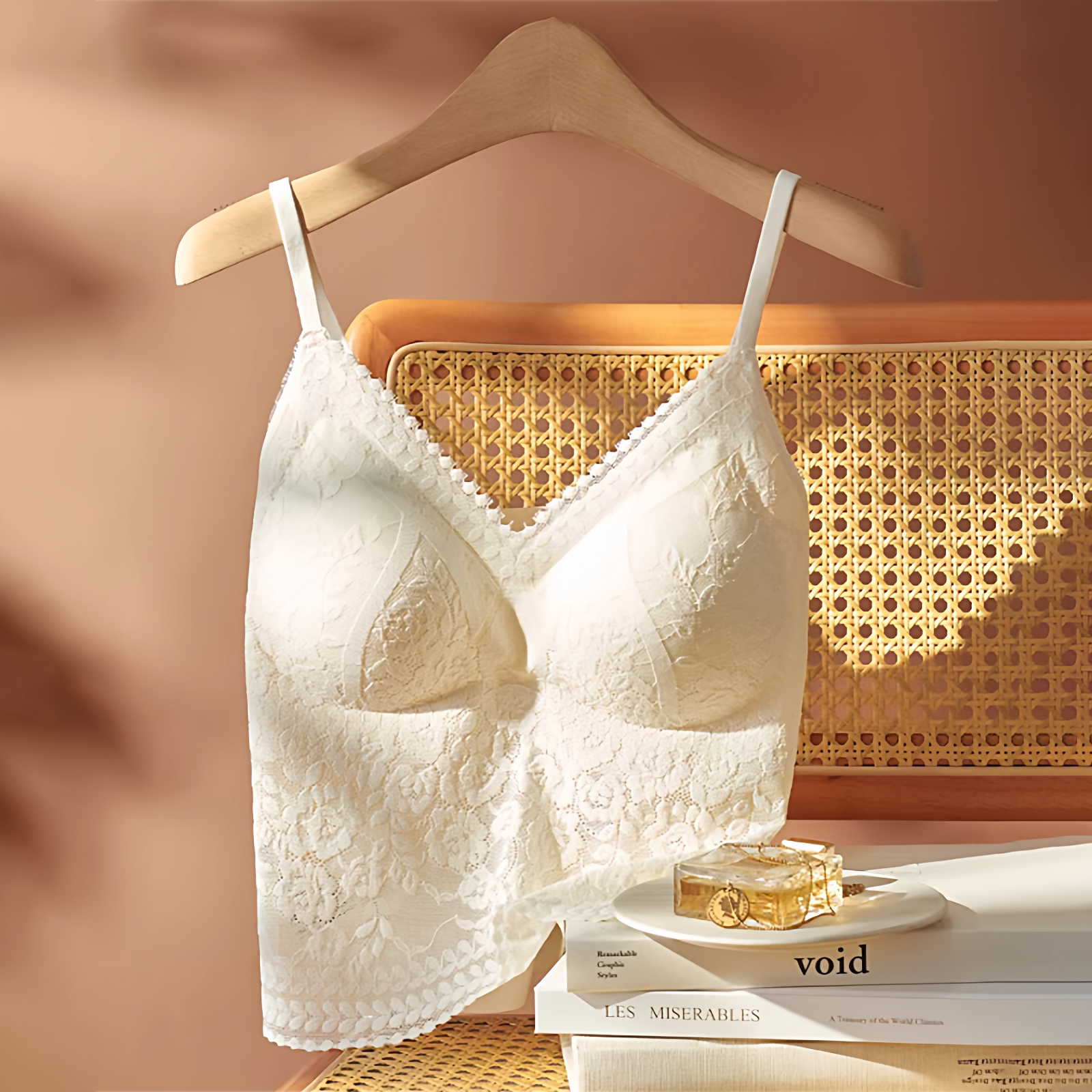 新中式蕾丝V领吊带背心女士夏季薄款带胸垫文胸一体美背短款上衣