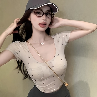 纯欲甜辣妹性感显胸U领短款小上衣女夏显身材碎花短袖t恤别致绝美