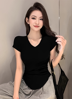 黑色V领短袖T恤女夏装新款弧形下摆收腰修身显瘦纯欲冰丝体恤上衣