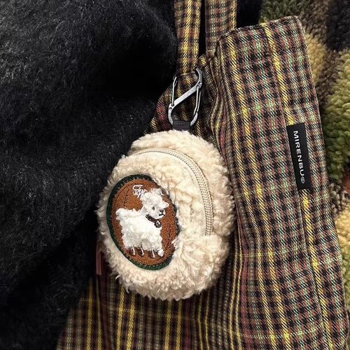 可爱小羊毛绒零钱包挂件迷你耳机包随身收纳小包情侣闺蜜包包挂饰