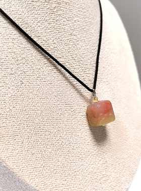 D1379# 天然盐源玛瑙凤穿牡丹方糖吊坠锁骨链13*13mm