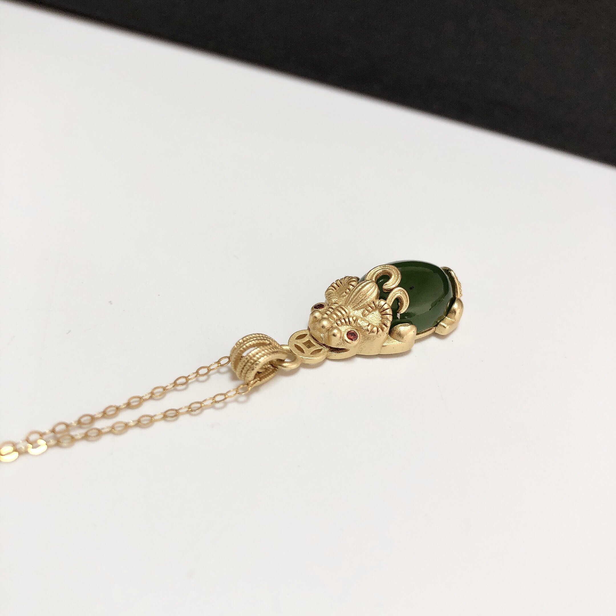 D395# 天然和田玉碧玉精工镶嵌貔貅吊坠 27.8*11.3*7.8mm