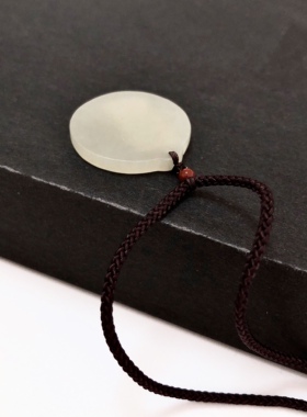 D957# 天然和田玉青白玉圆牌吊坠 圆满喜乐挂件 重6.03克 配证书