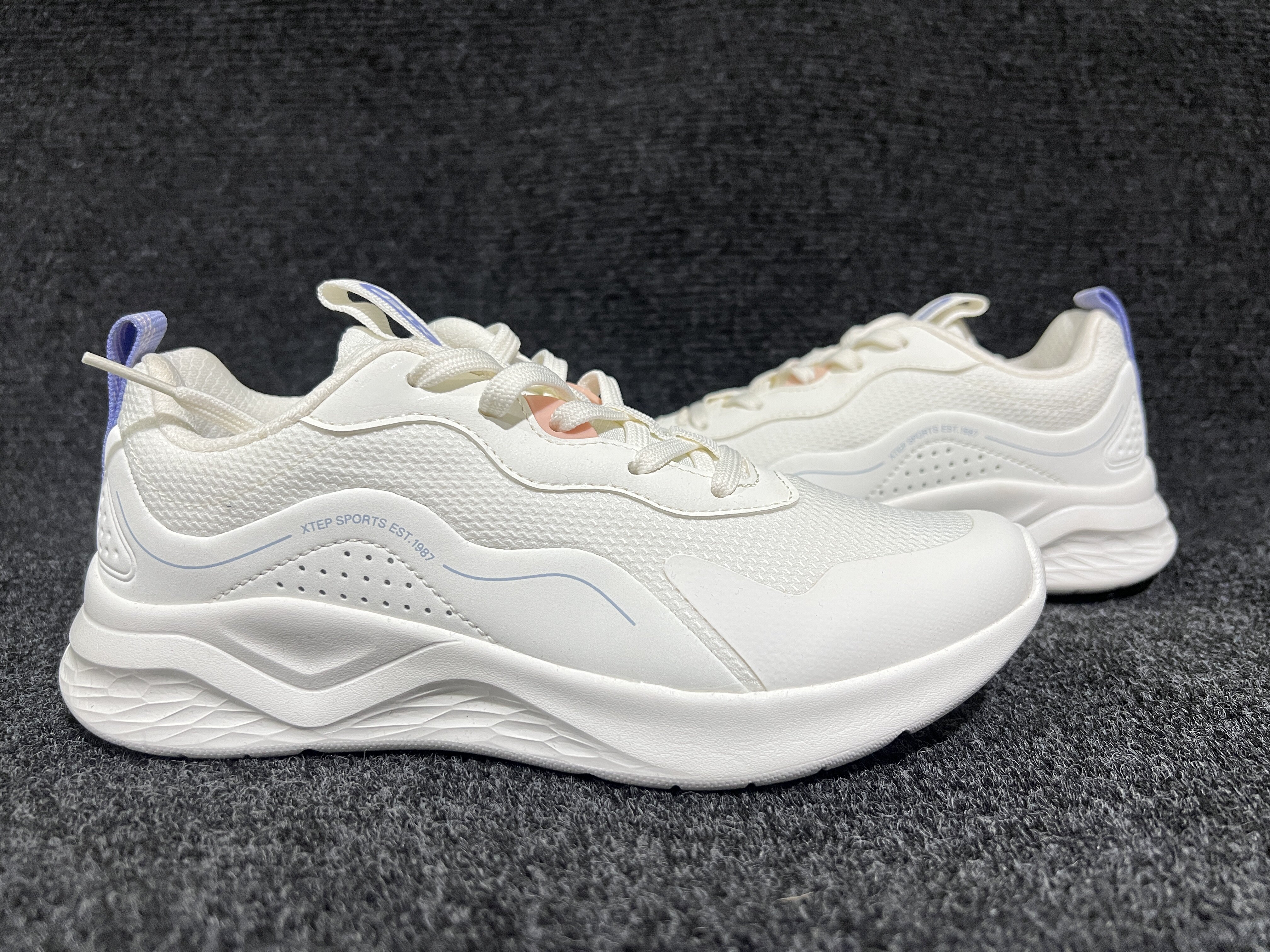 特步运动鞋综合训练鞋专业跑步鞋减震防滑耐磨回弹运动鞋健身鞋