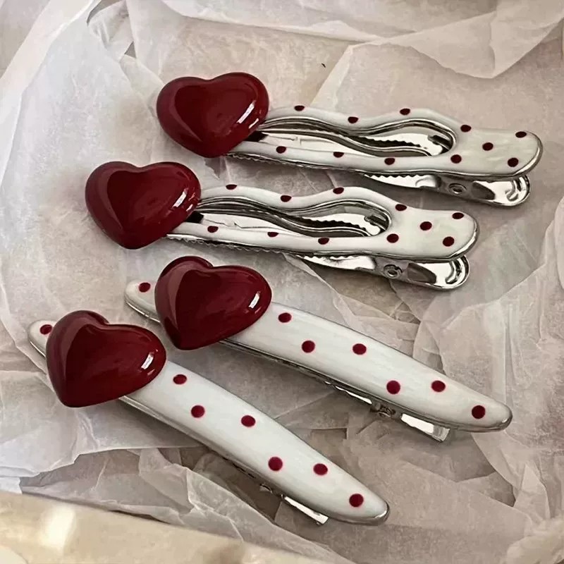 甜美红色爱心波点发夹
