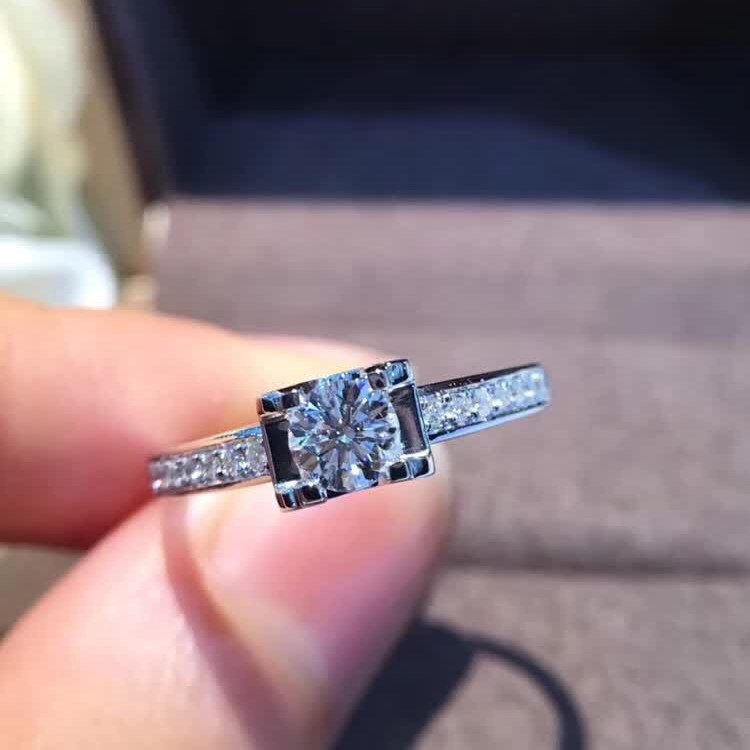 福大生 群镶牛头款钻石女戒 白18K金四爪结婚钻戒 婚戒定制正品