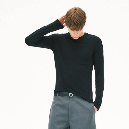 NORYBRAND  Slimfit合身剪裁倒三角显壮健身内搭长袖打底上衣TEE